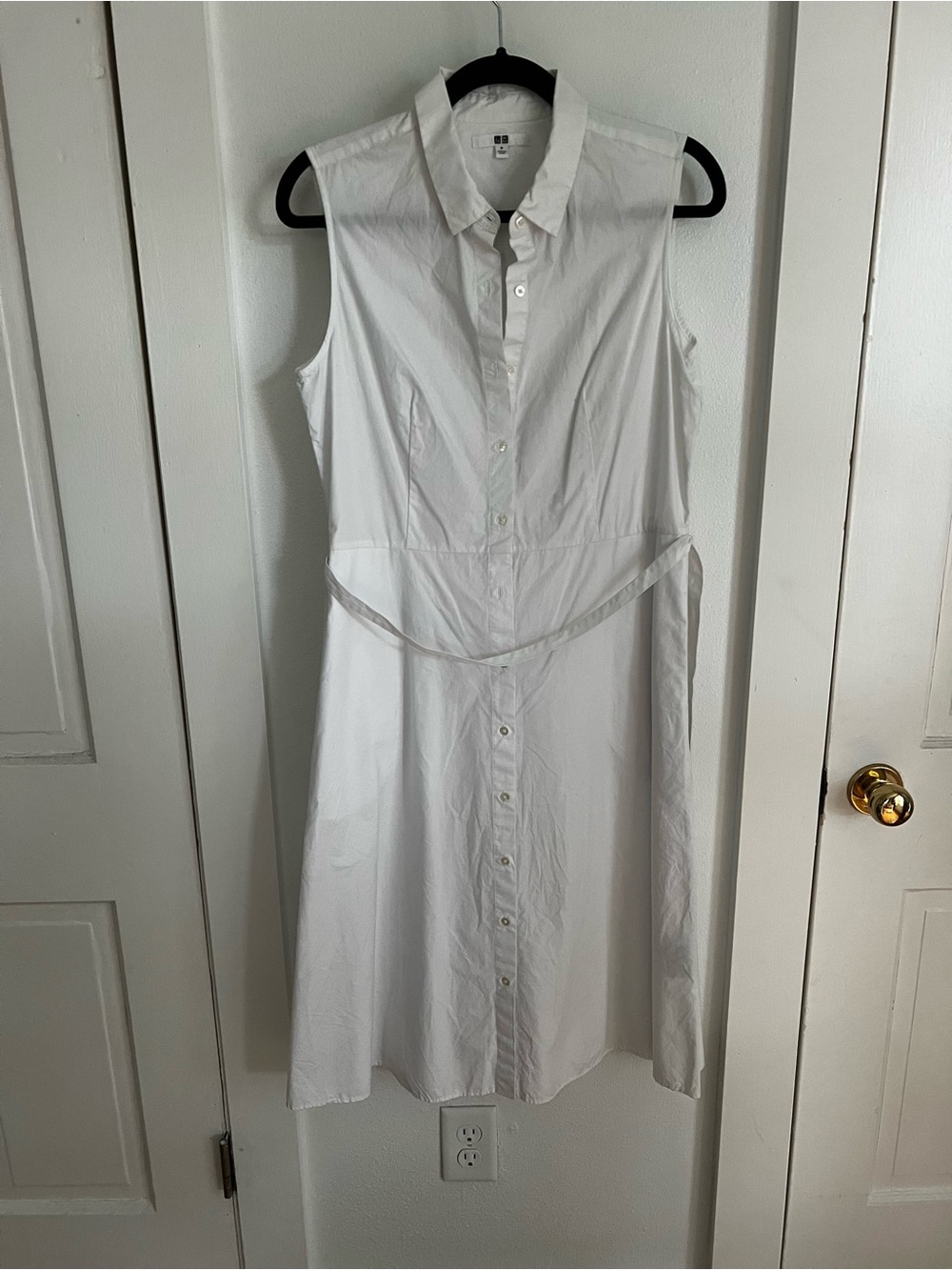 Uniqlo White Sleeveless Button-Front Midi Dress with Tie Waist